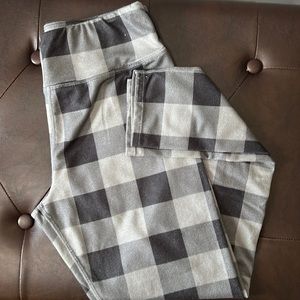 SO, women’s medium, shades of gray, soft leggings.